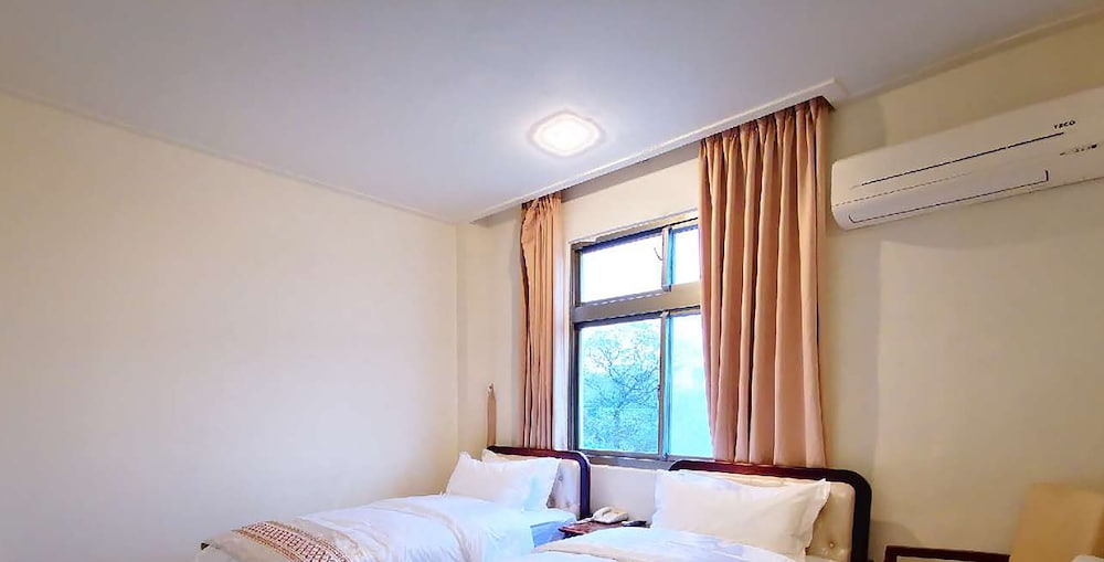 Elite Double Room, 2 Twin Beds, Non Smoking photo 2