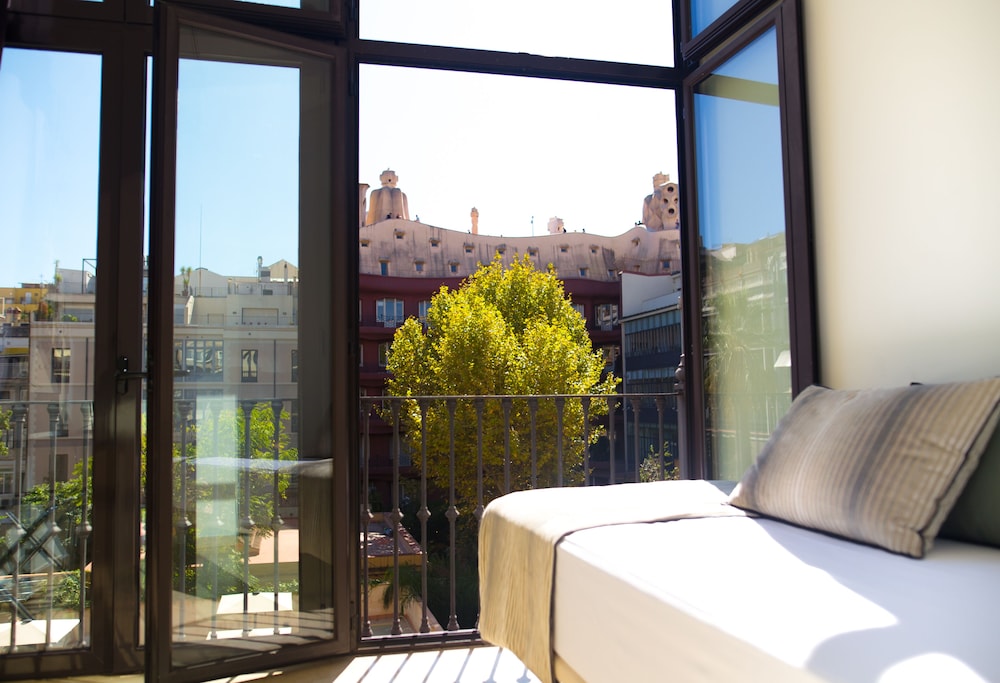 Premium Room (Family or Groups)