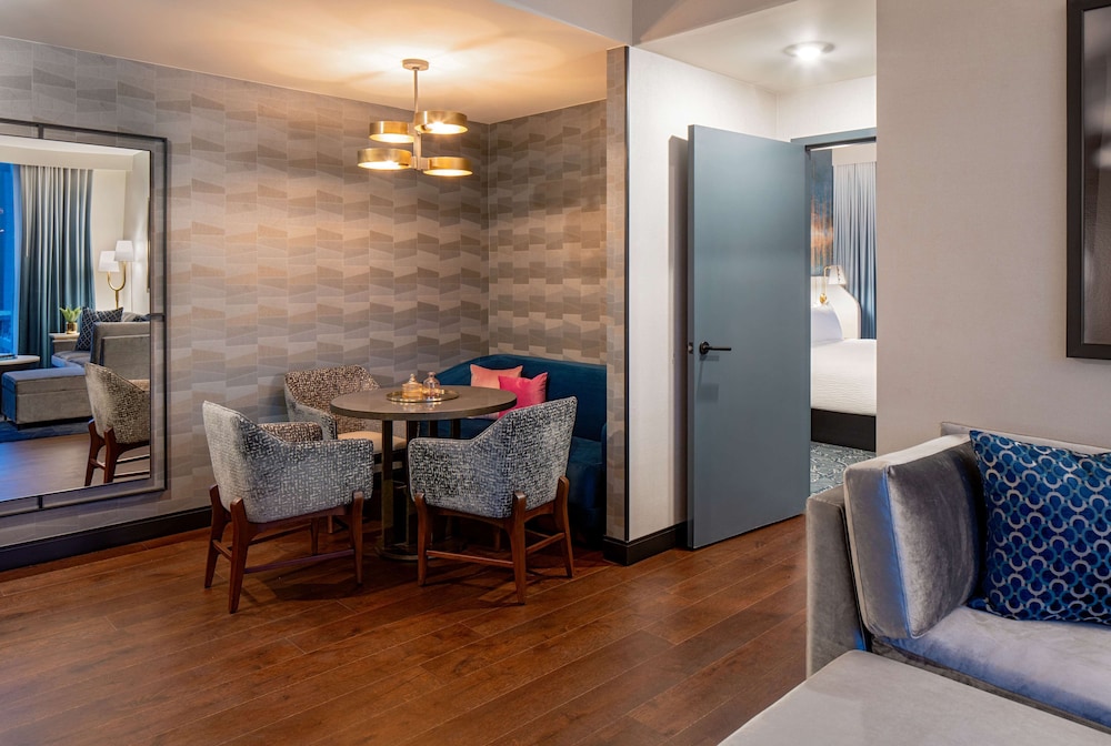 Suite, 1 Bedroom - Photo 4
