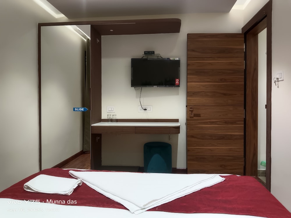 Deluxe Room - Photo 9