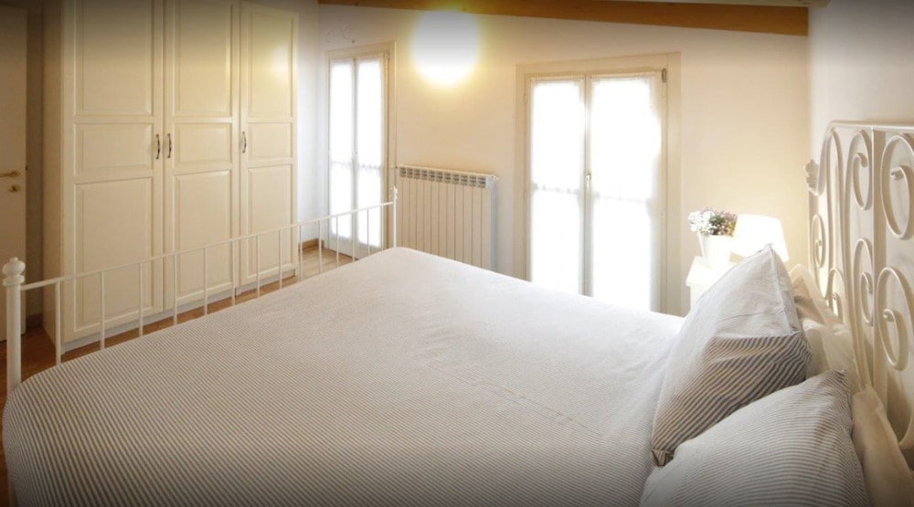 Double Room, 1 Large Twin Bed, Kitchenette