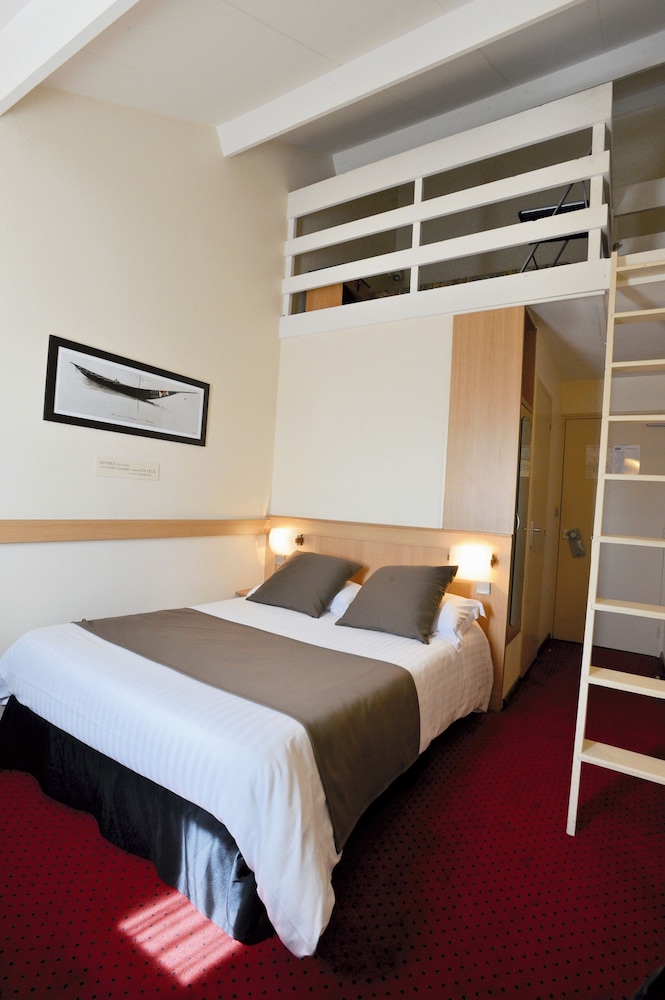 Standard Room, Multiple Beds - Photo 3