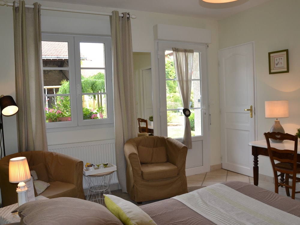 Double Room, Private Bathroom, Garden View photo 2