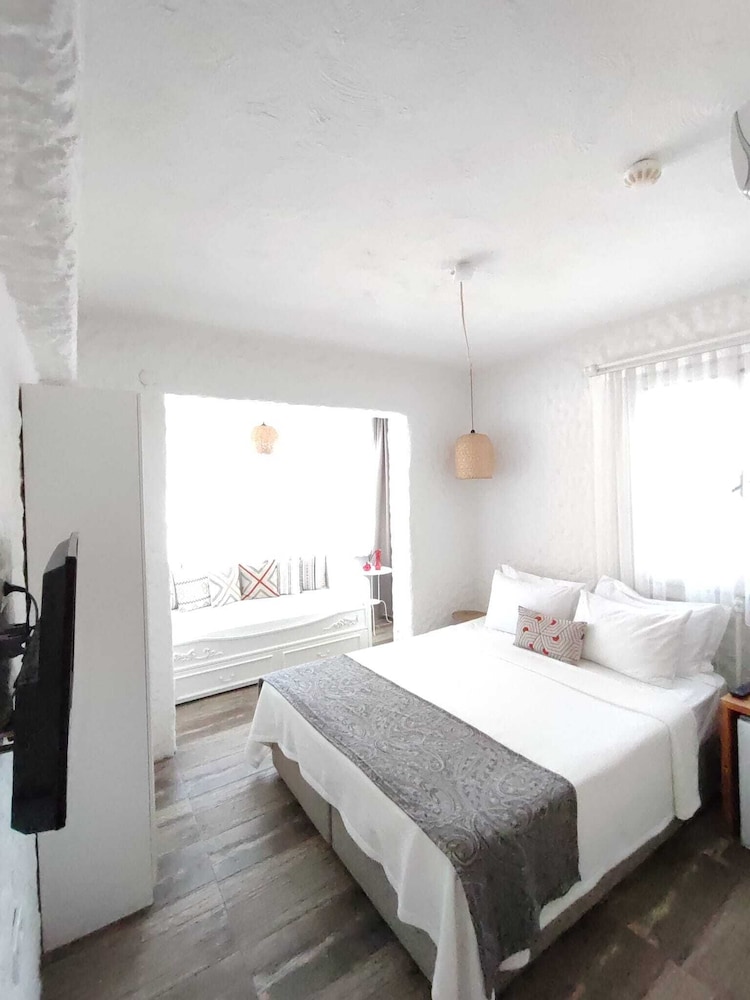 Deluxe Room, Multiple Beds, City View