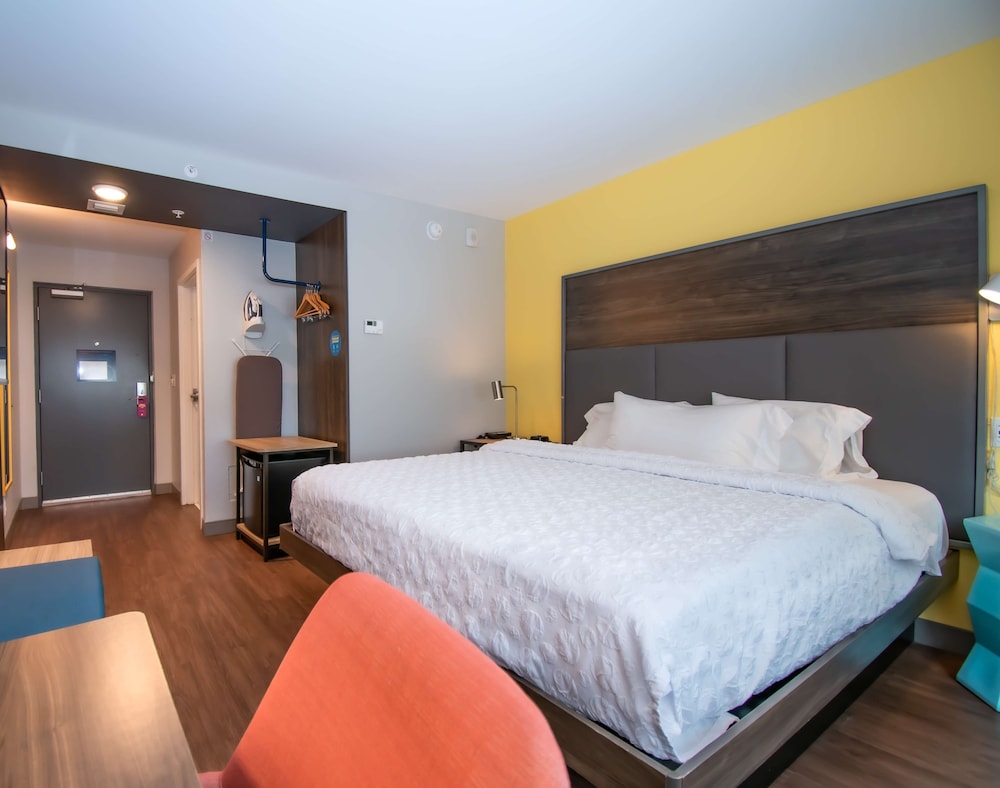 Room, 1 King Bed photo 2