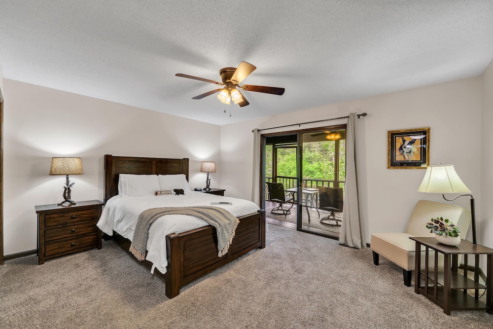 Room, 2 Bedrooms (Rec Center)