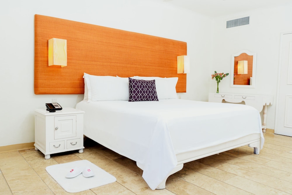 Deluxe King with pool sea view - Photo 7