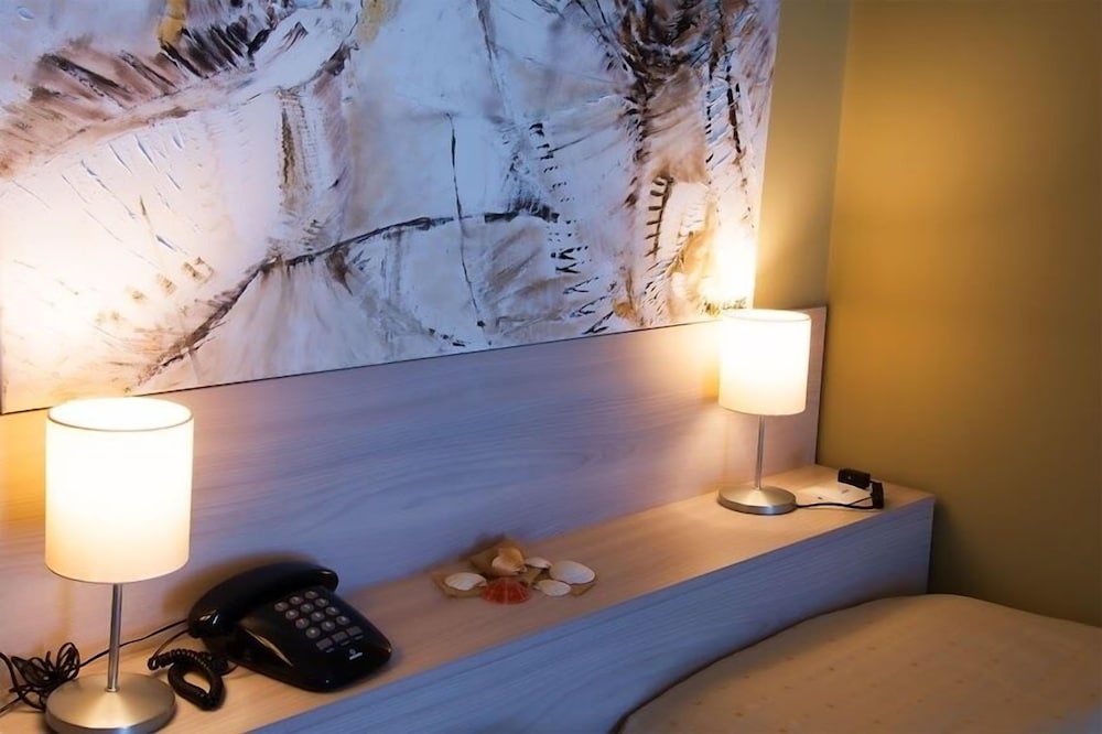 Single Room photo 2