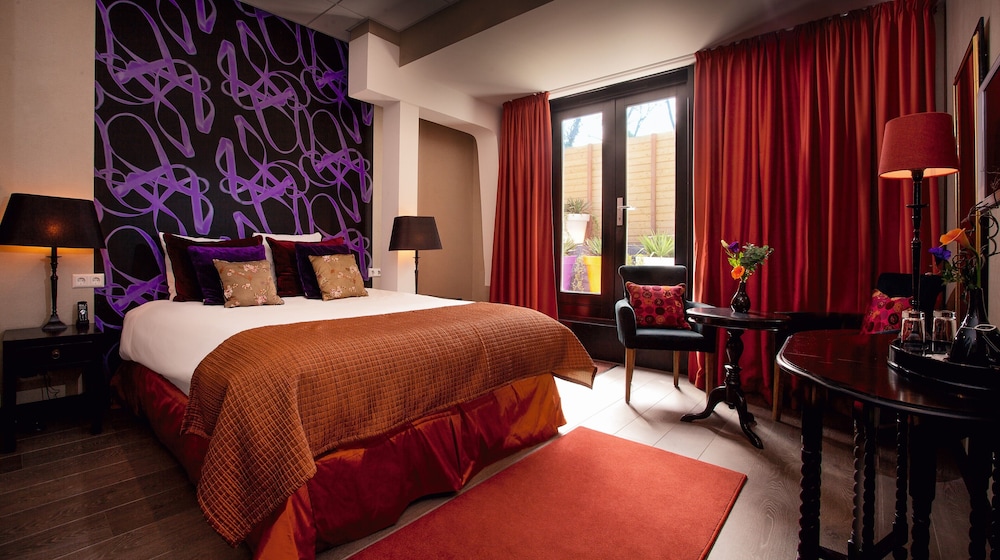 Standard Double Room, Bathtub