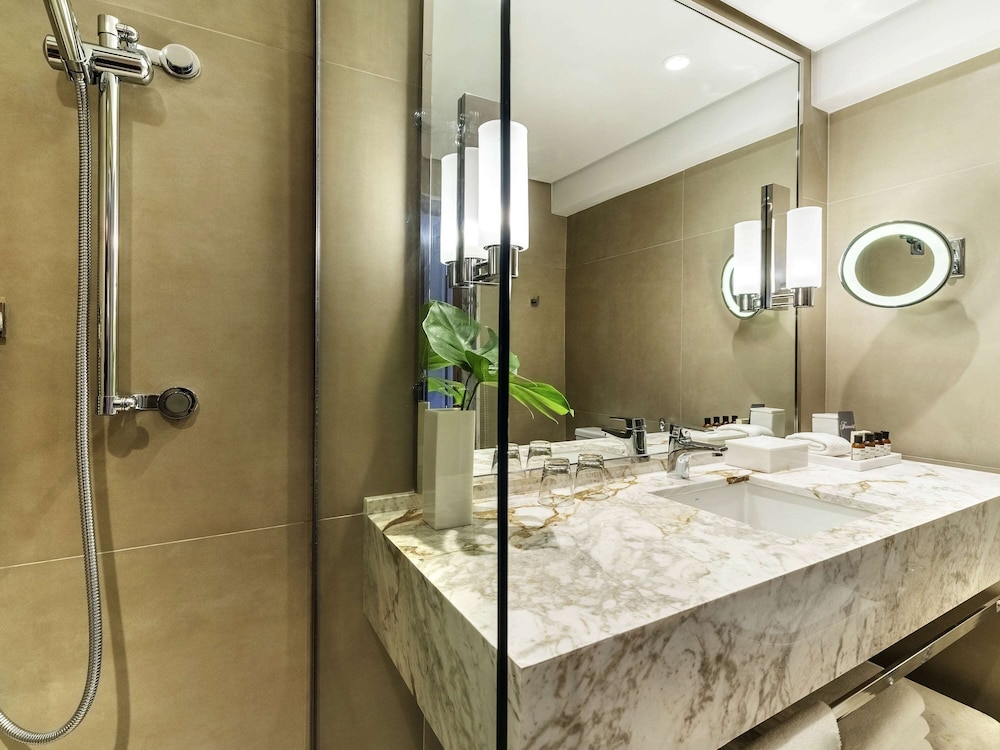 Fairmont Gold, Room, 1 King Bed, Club Lounge Access, Sea View