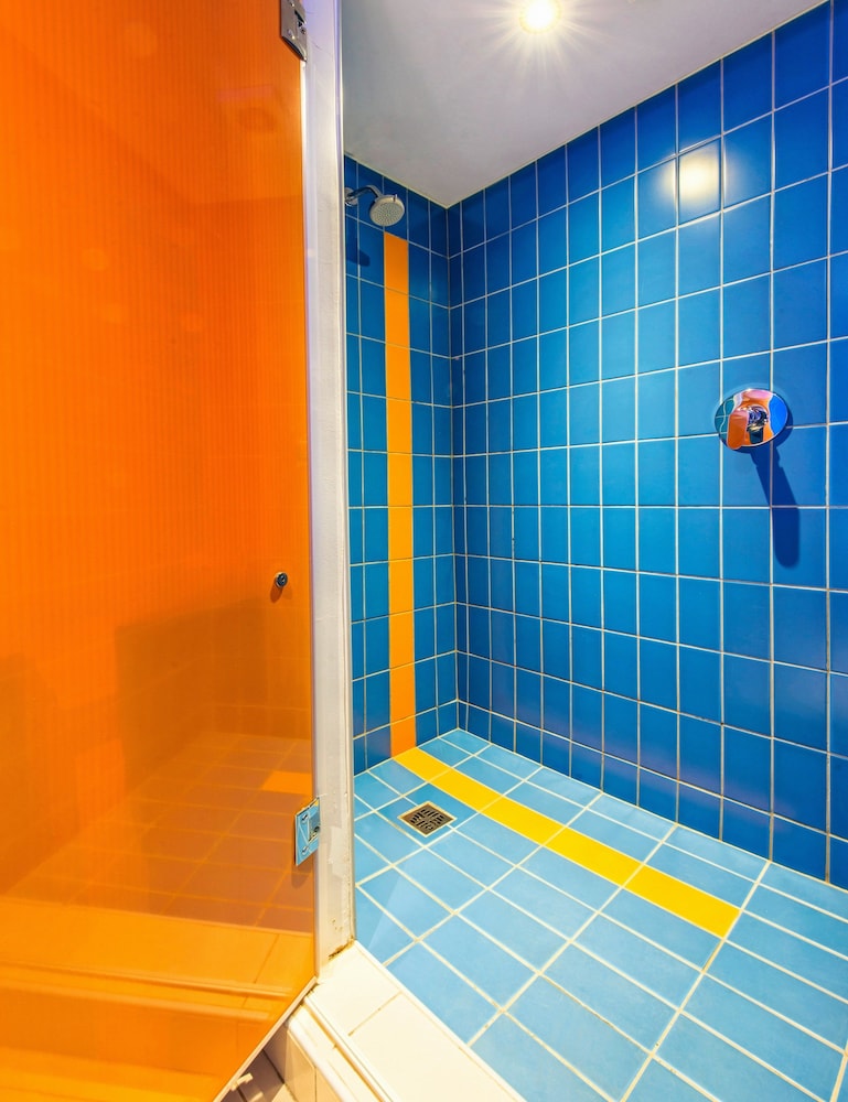 Twin Lake Facing Room with Shower - Photo 3