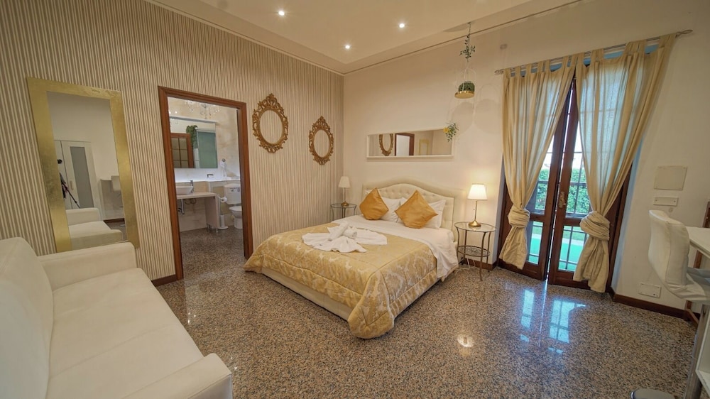 Comfort Suite, 1 Double Bed with Sofa bed, Hot Tub, Garden Area
