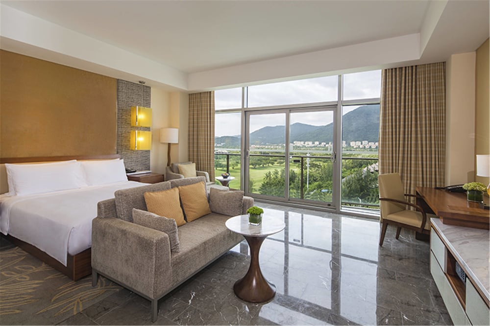 Family Room, Golf View