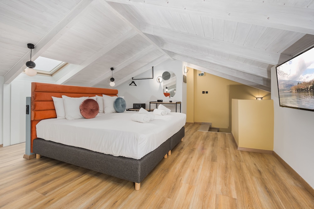 Premium Attic Room - Photo 1