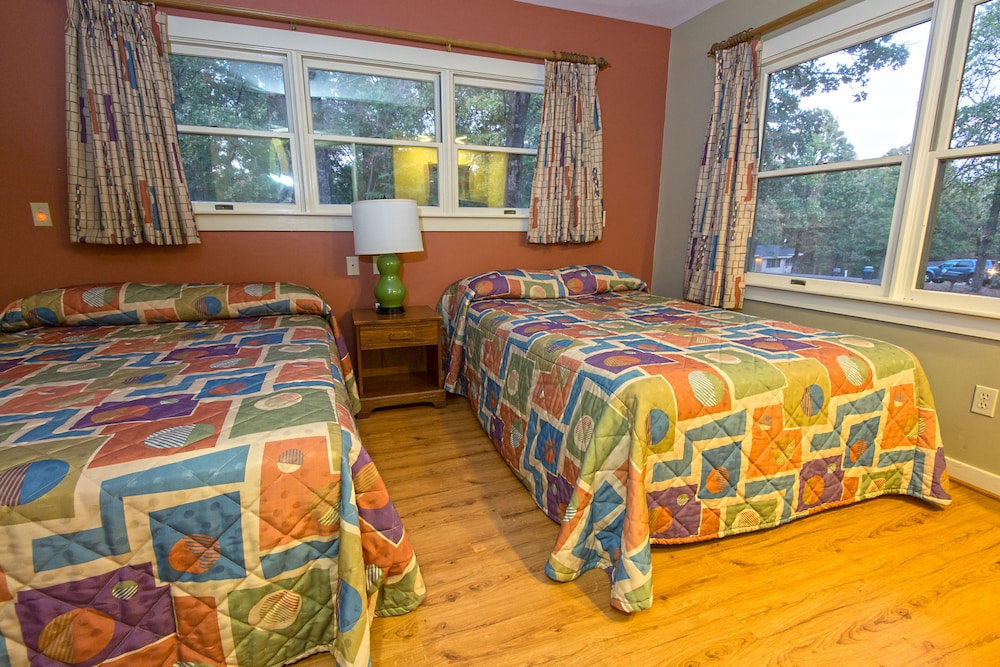 Cottage, 2 Bedrooms (1 Queen Bed & 2 Double Beds) photo 1