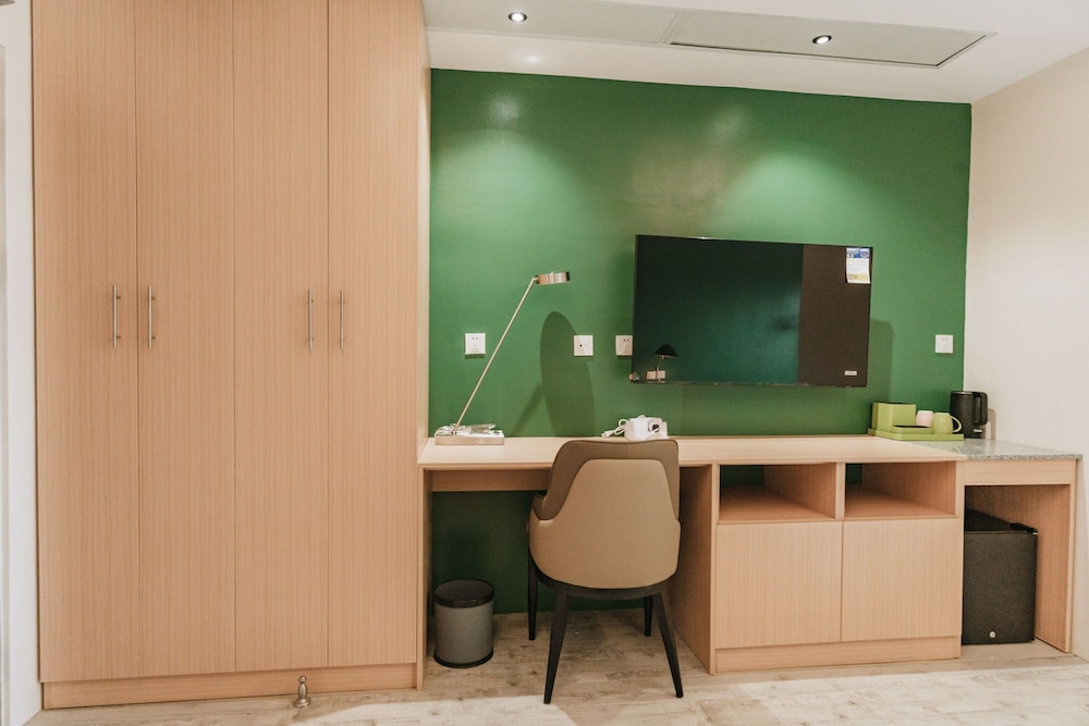 Deluxe Studio Suite, City View