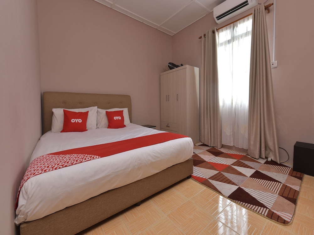 Room, 3 Bedrooms