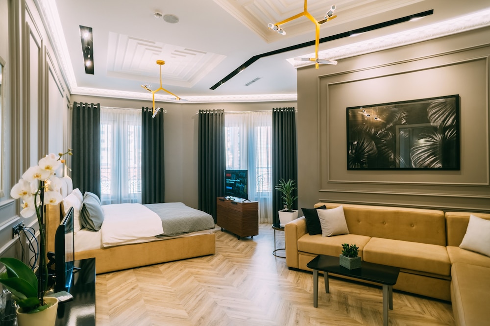 Deluxe Suite, City View