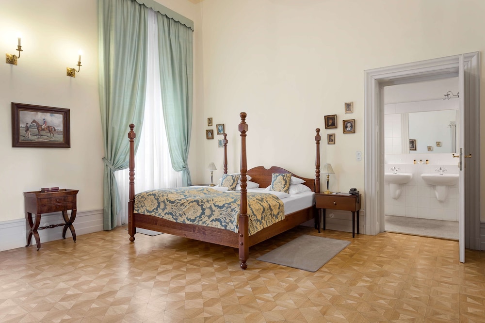 Deluxe Suite photo 3