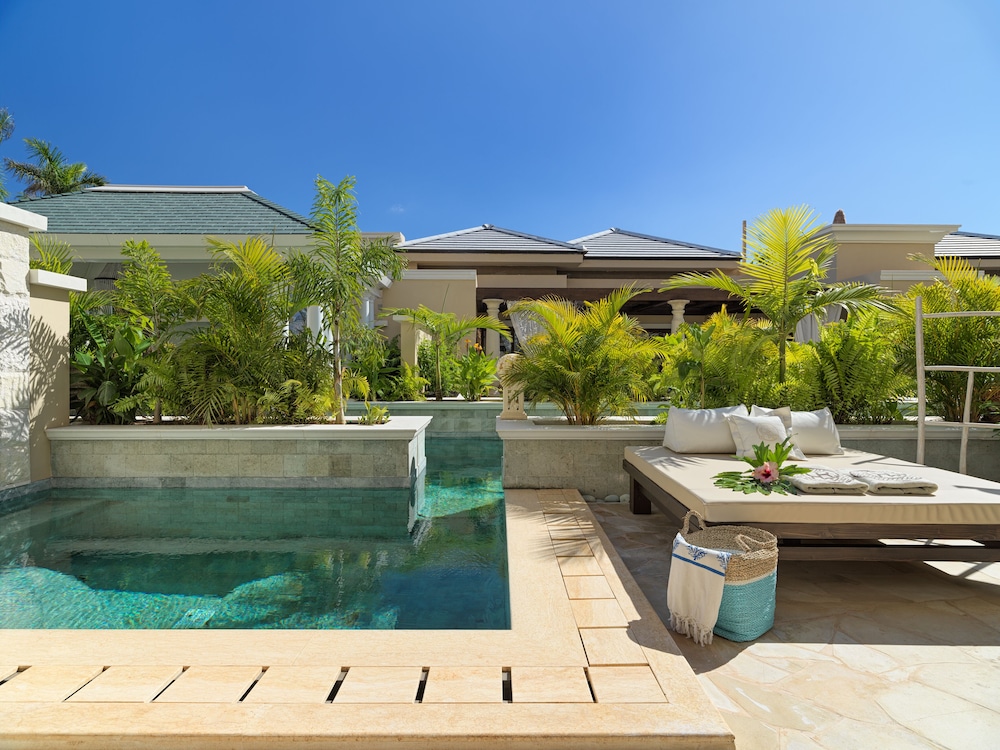 1 bedroom River Villa (private pool - swim up to the river) thumbnail 6