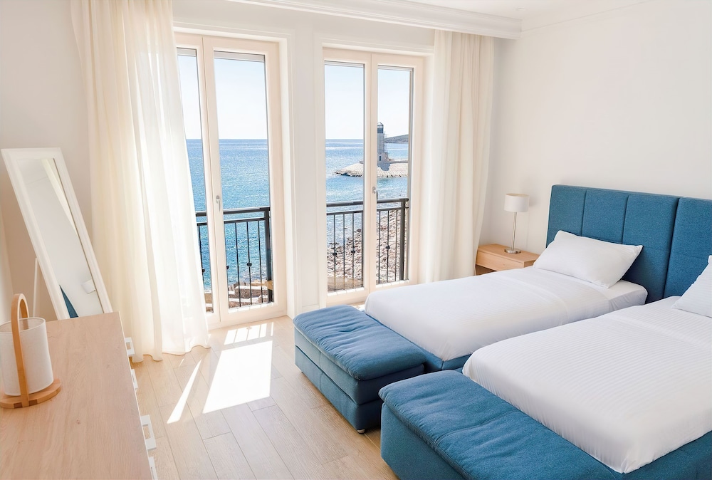 Luxury Three Bedroom Residence Sea View photo 2