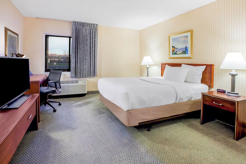 Superior Room, 1 King Bed, Non Smoking photo 1