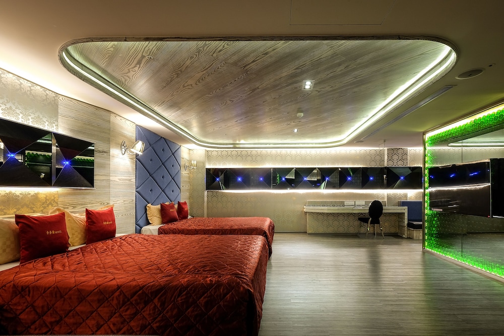 Superior Quadruple Room, Multiple Beds, Non Smoking