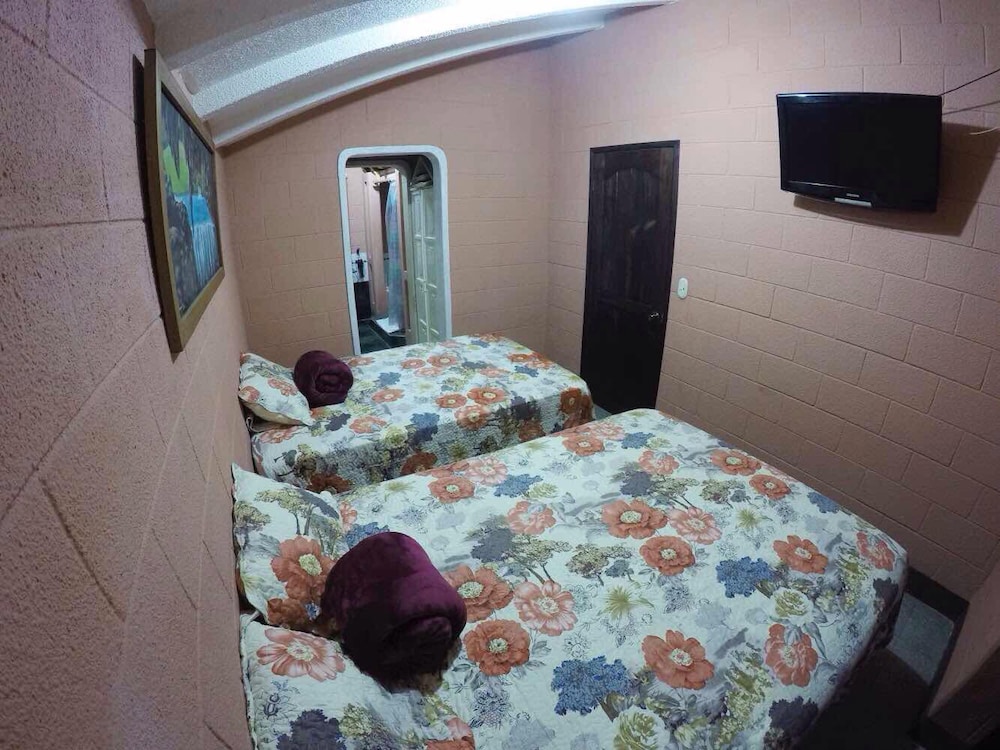 Deluxe Room, 1 Bedroom, Bathtub, Courtyard View photo 2