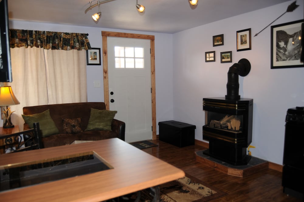 Studio, 1 Queen Bed, Kitchen