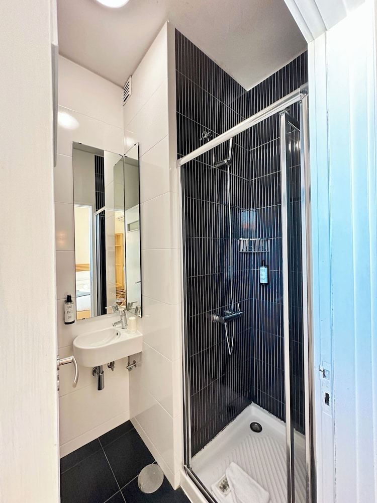 Standard Twin Room - Photo 6
