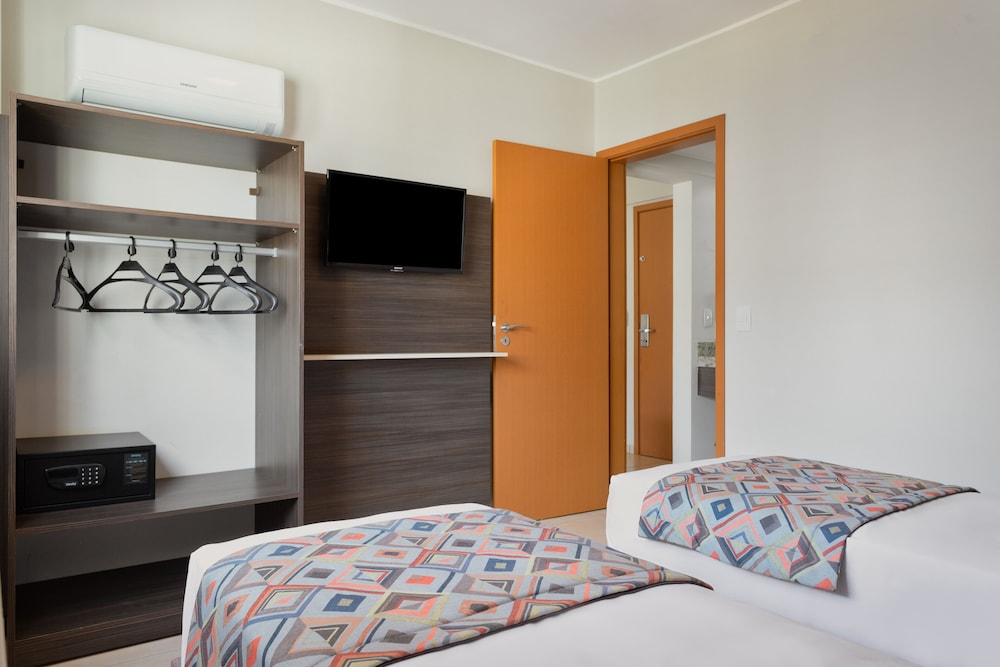 Luxo Thermas Twin 1-day admission to Thermas dos Laranjais Park included
