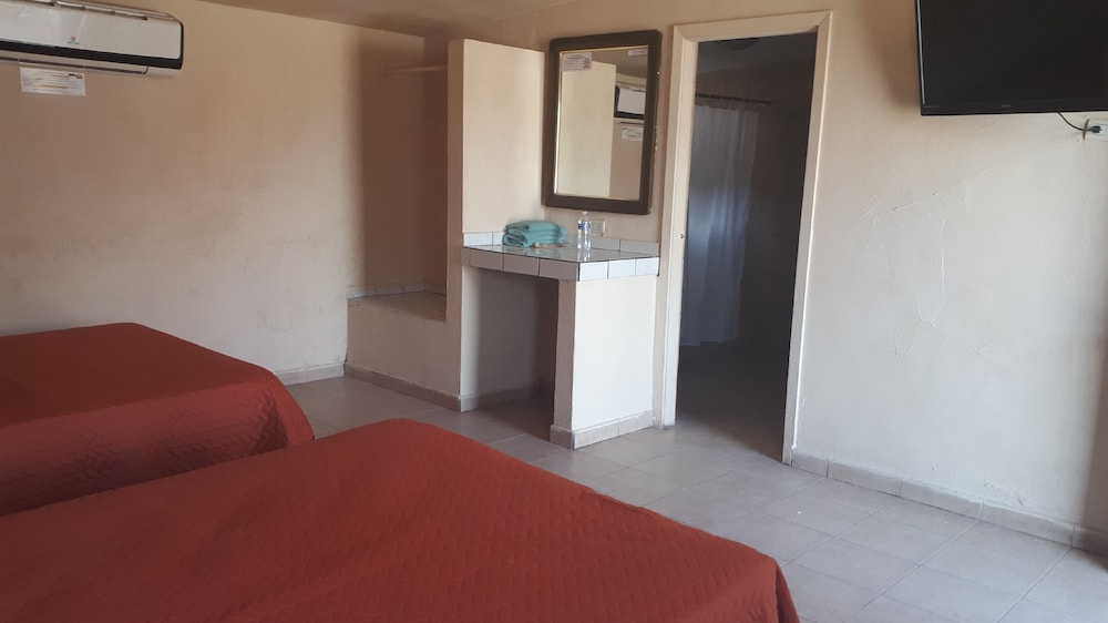 Standard Quadruple Room, 2 Double Beds photo 3