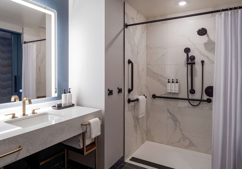 Room, 2 Queen Beds (Roll-In Shower) - Photo 8