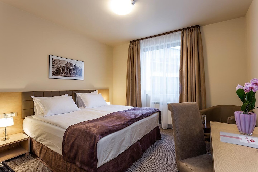 Standard Double or Twin Room - Photo 2