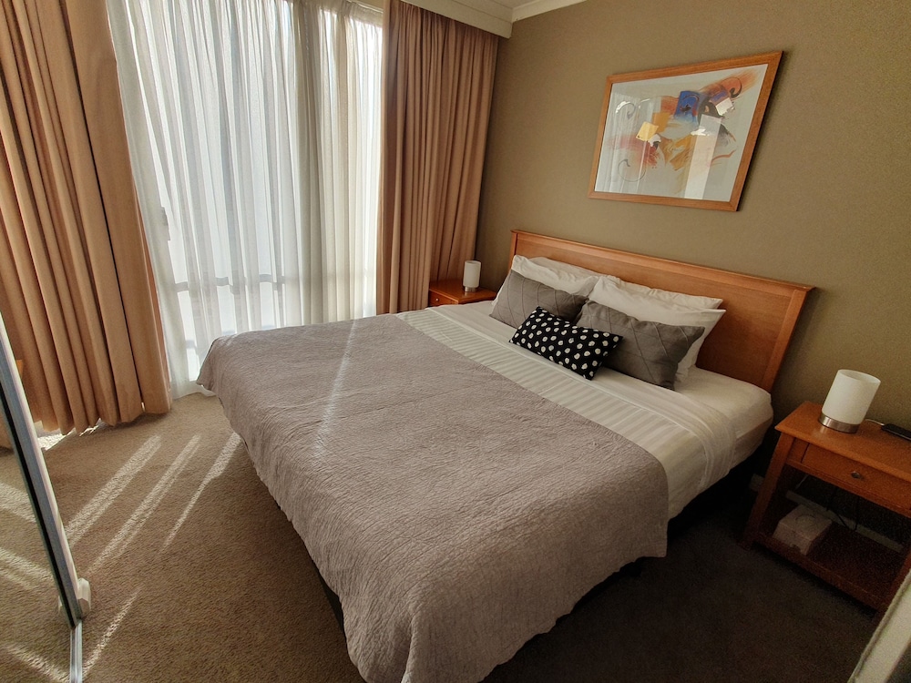 Central City Apartment, Pool, Sauna, Parking Available photo 1