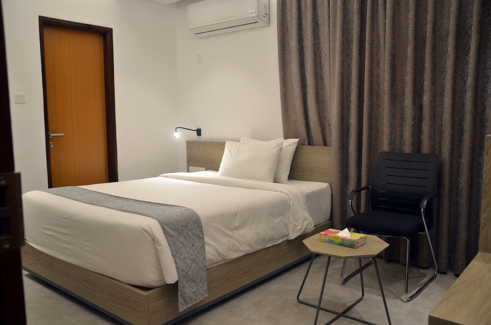 Deluxe Queen Room - Photo 4