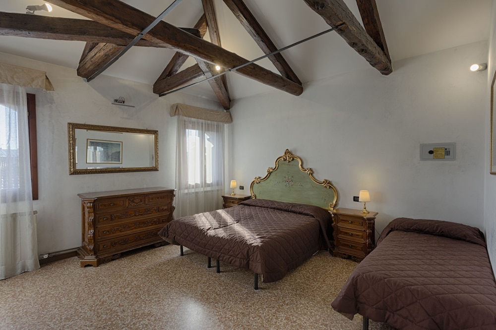 Superior Triple Room photo 2
