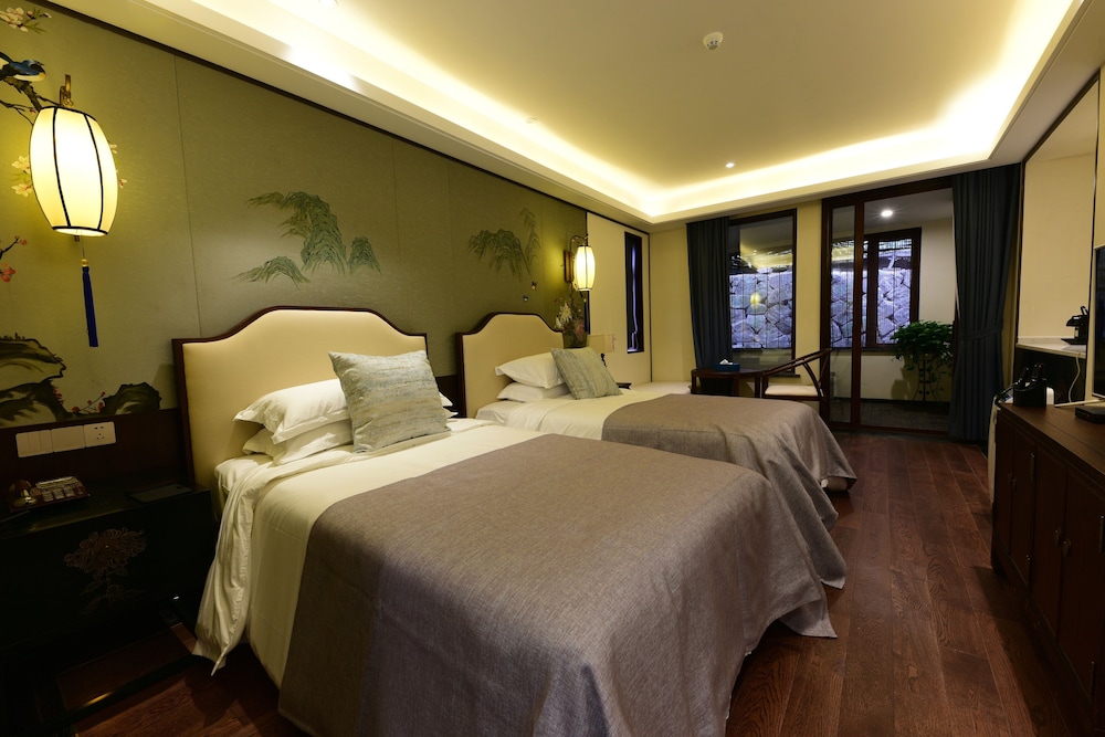 Superior Twin Room, Mountain View photo 3