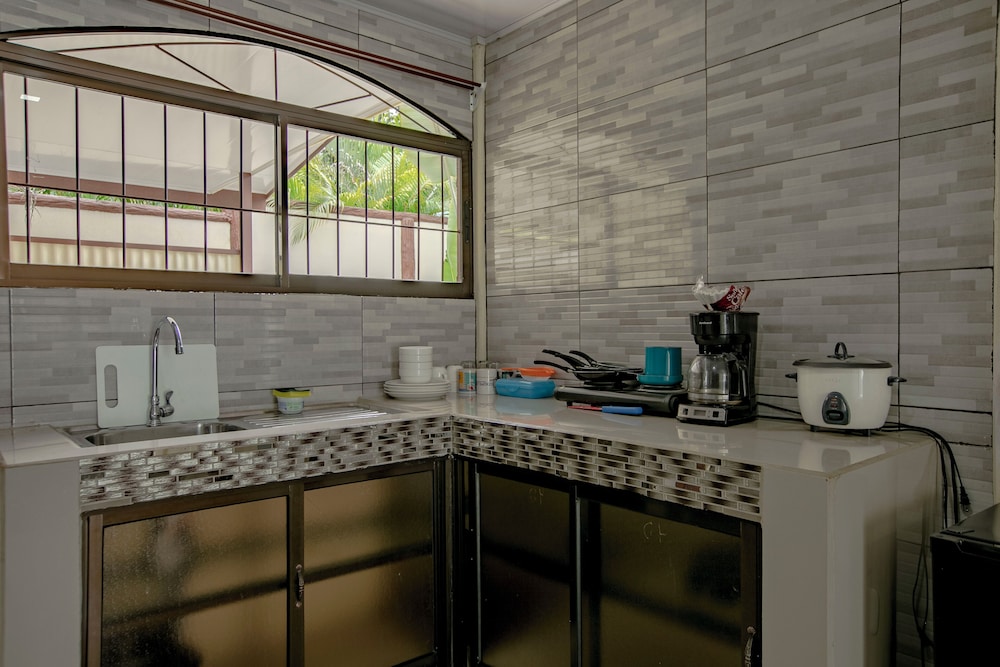 Basic House photo 2