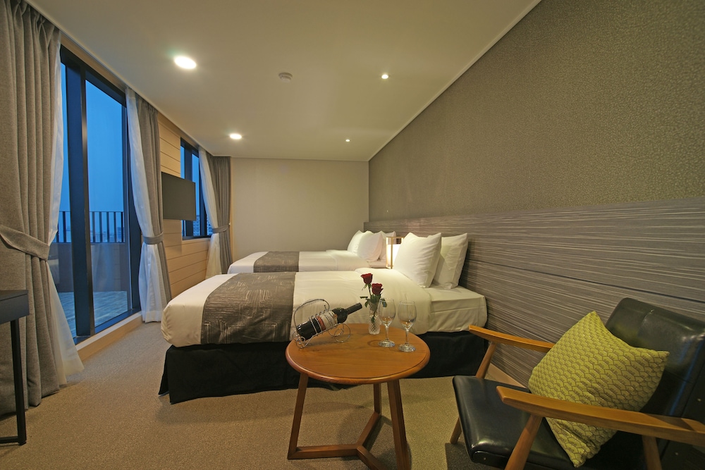 Family Twin Room, 2 Double Beds