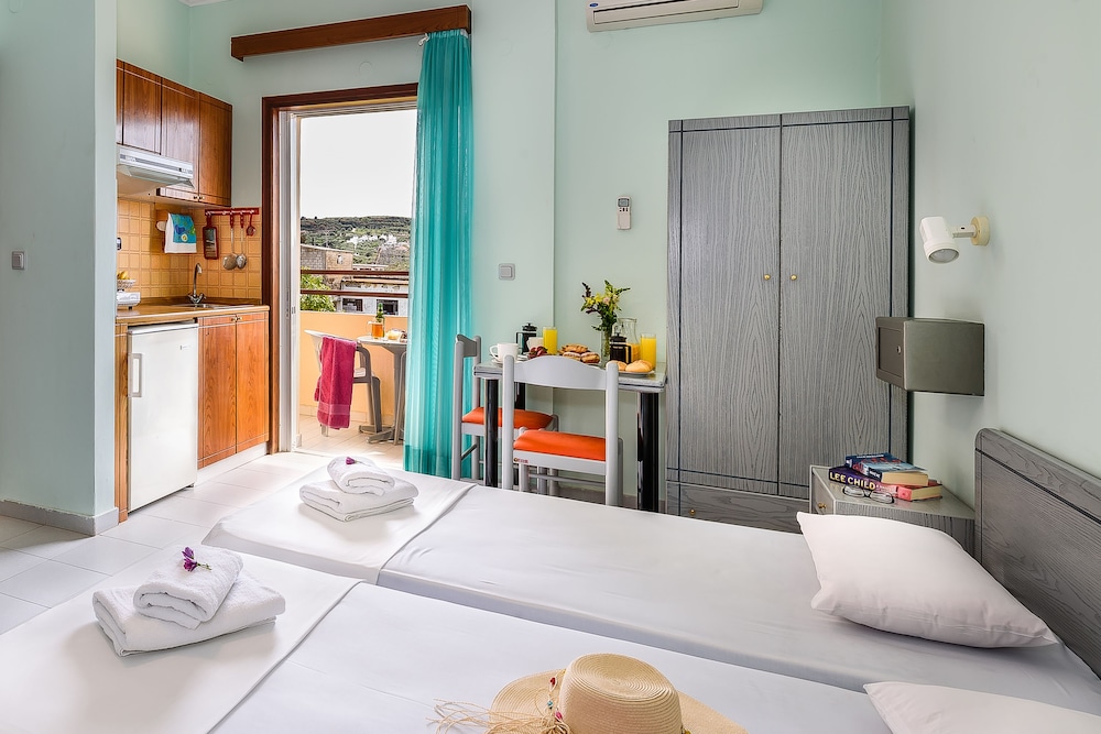Studio, 2 Twin Beds