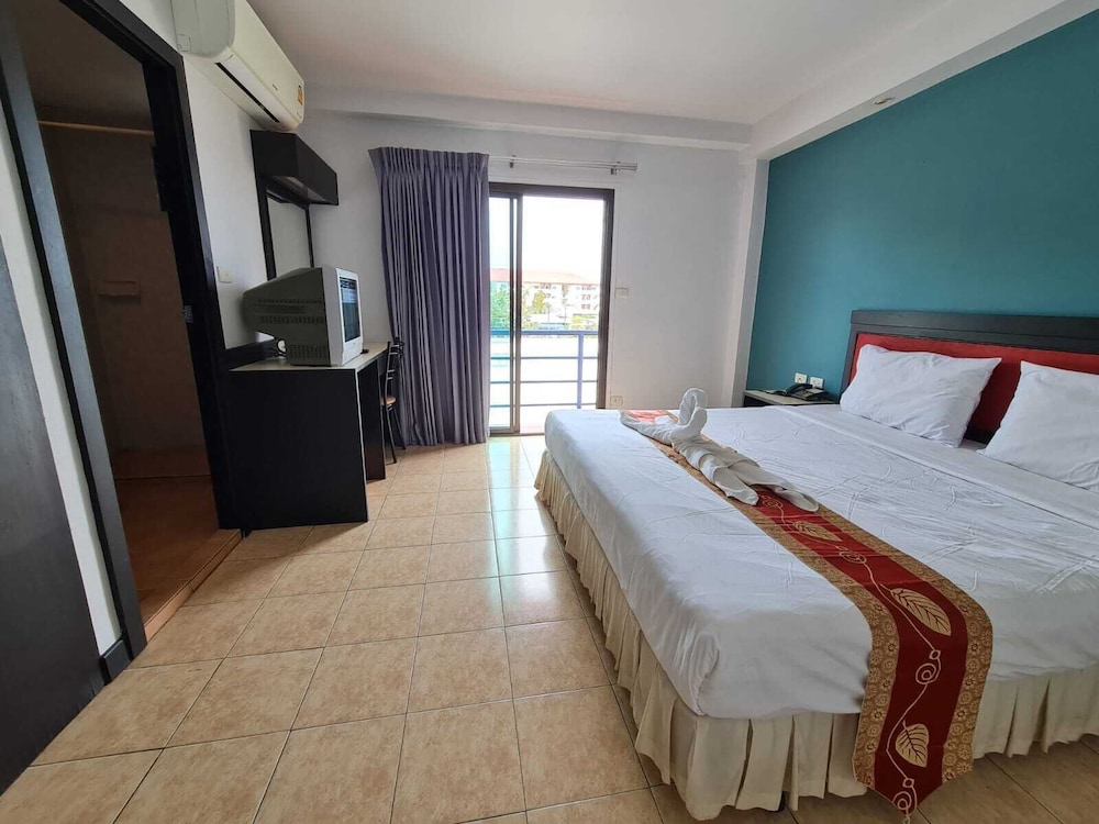 Deluxe Double or Twin Room - Photo 6