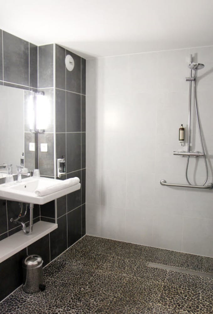 Premium Room, Multiple Beds, Non Smoking - Photo 6