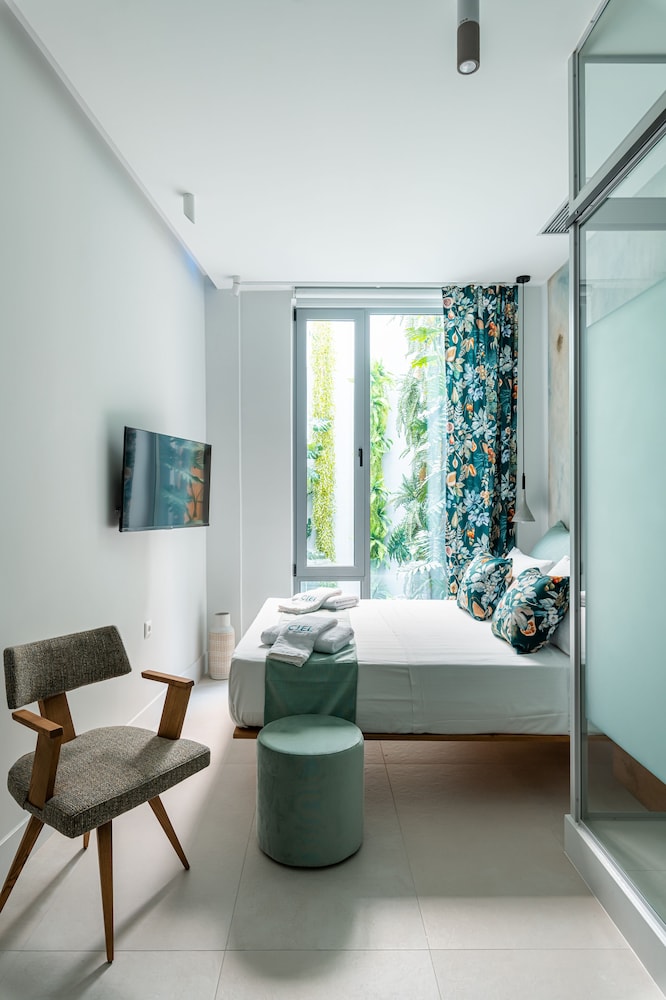 Deluxe Studio Suite photo 3