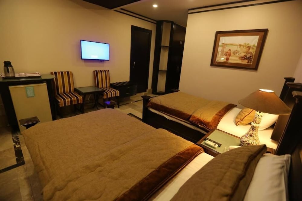 Deluxe Triple Room photo 2