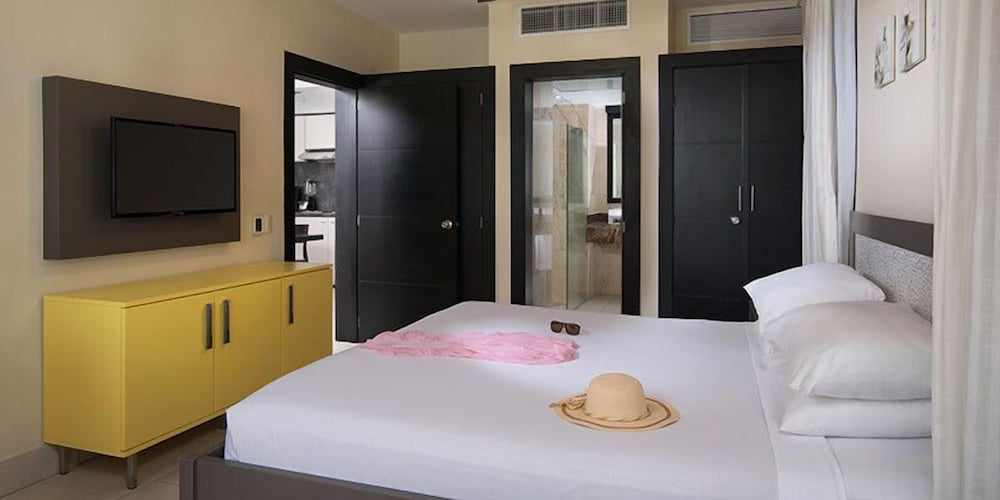 Suite, 1 Bedroom photo 2