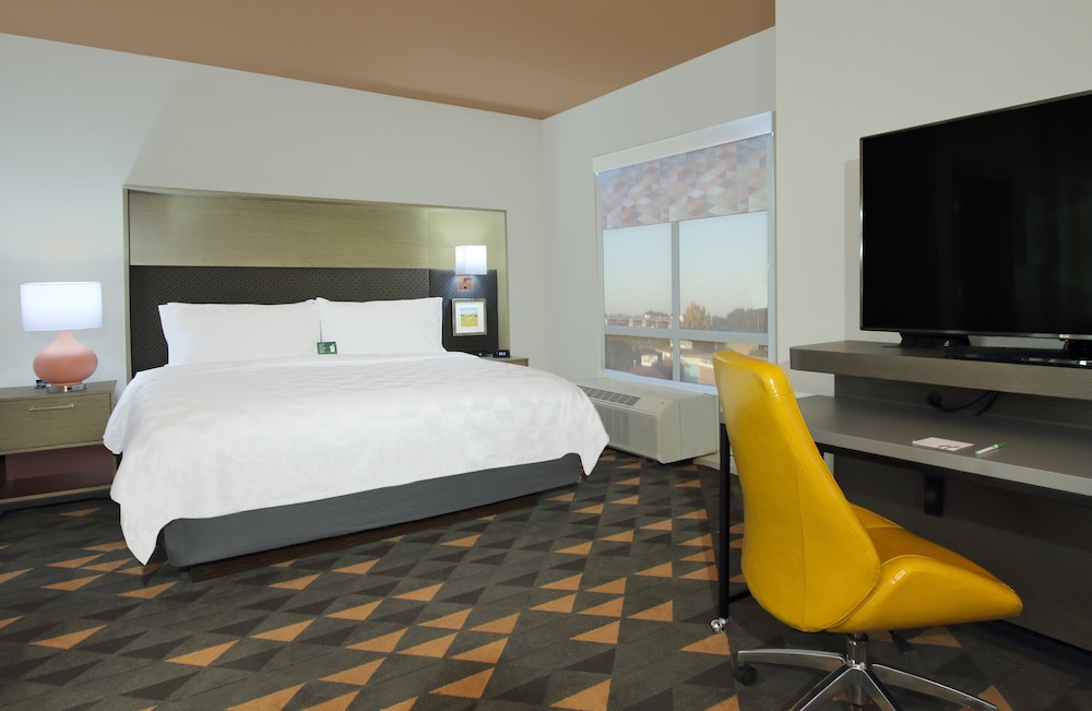 Suite, 1 Bedroom - Photo 1