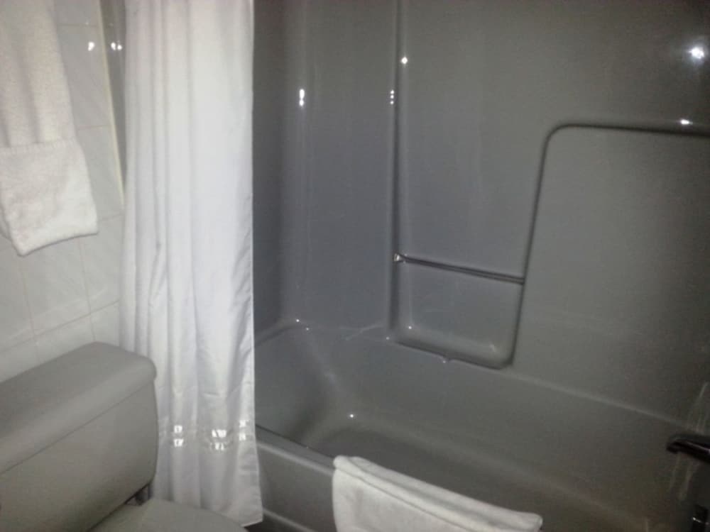 Honeymoon Studio, 1 King Bed, Hot Tub photo 2