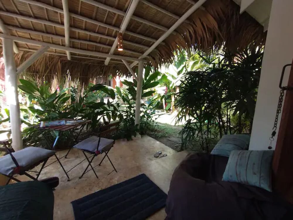 Comfort Room, 1 King Bed, Pool View photo 2