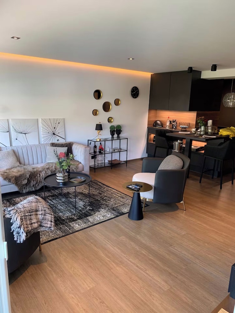 Luxury Condo photo 3